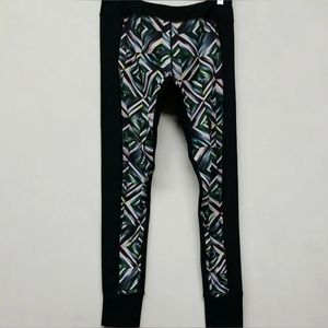 Cynthia Rowley Active Wear Size M Black/Geometric Athletic Pants